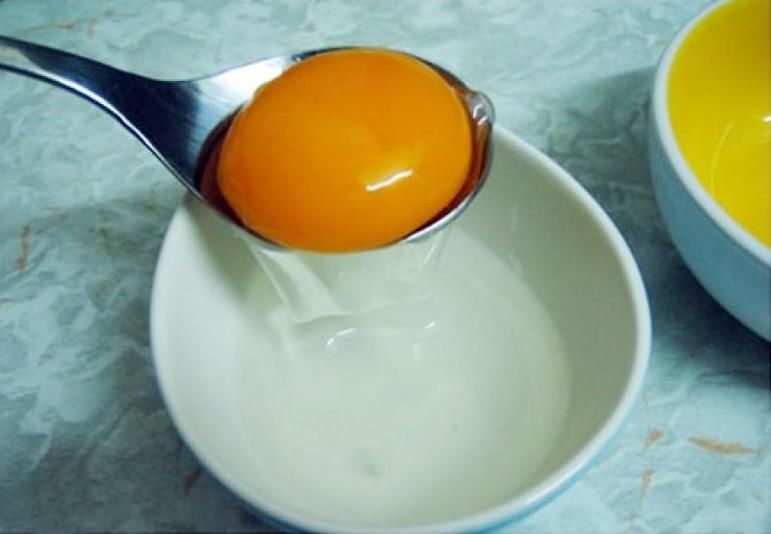 Tách lấy lòng trắng trứng